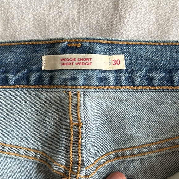 Levi’s Wedgie Shorts - Picture 4 of 4